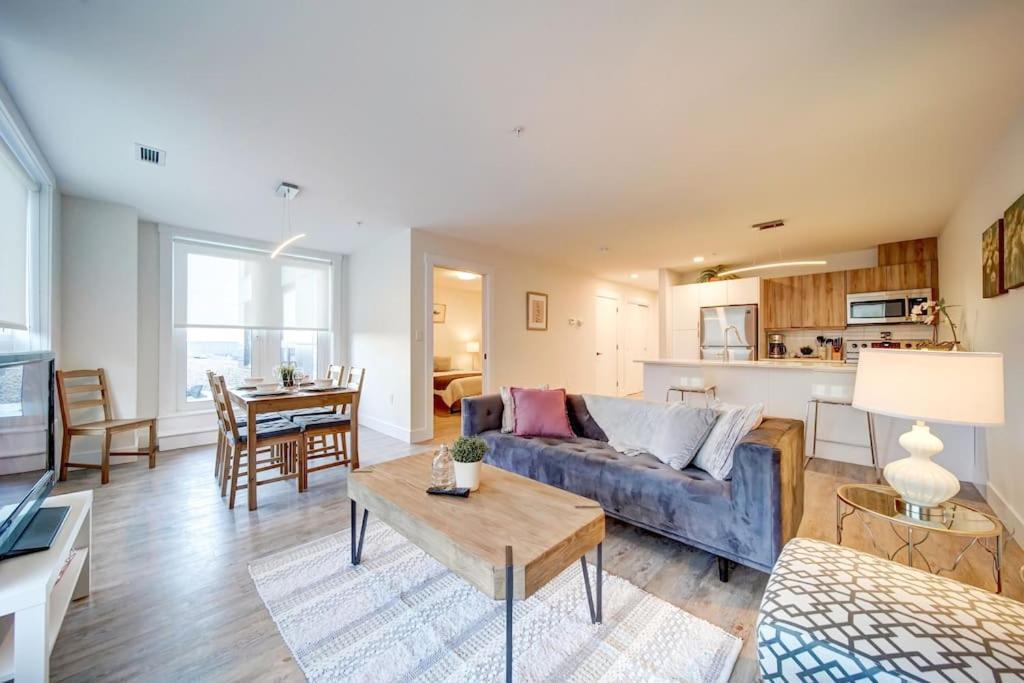 Luxurious Modern 2Br Condo Sleeps 5 Coffee, Ac, Wifi Halifax Exterior photo
