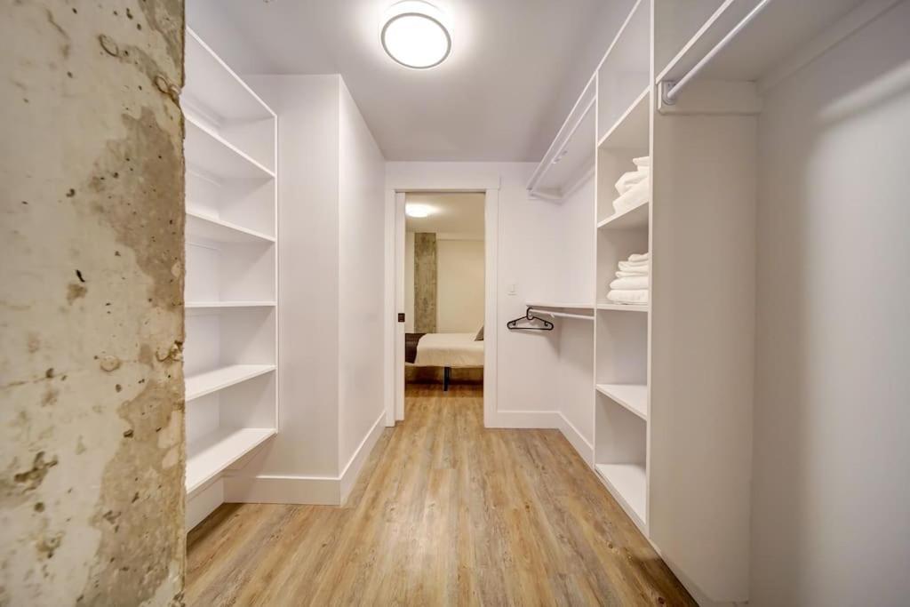 Luxurious Modern 2Br Condo Sleeps 5 Coffee, Ac, Wifi Halifax Exterior photo